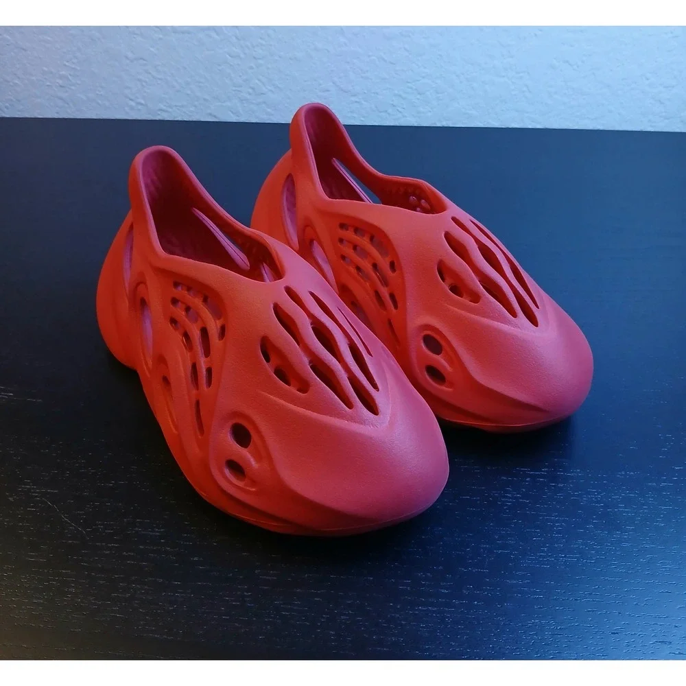 Adidas Yeezy Foam Runner Vermillion Red GW3355 unisex bigkids Size 4US Foam RNNR